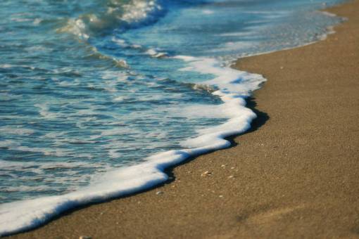 Imagen de playa arena olas mojado océano agua salada naturaleza FOTO GRATIS