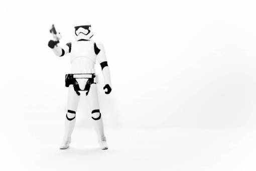 blanco robot futurista Stormtrooper; star wars; copyspace dibujos animados hombres aislados cyborg