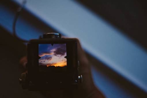 stock image cámara fotografía foto imagen nubes oscuras cielo