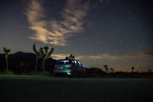 durmiendo coche noche estrellas espacio puesta de sol anochecer luz