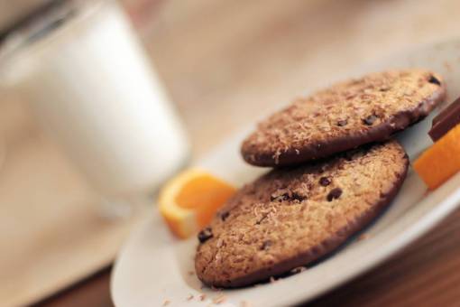 chip galletas con chispas de chocolate naranjas desayuno leche comida de la mañana