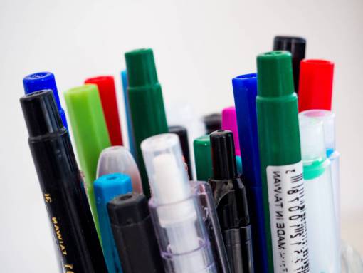 escuela colorido marcador de pluma dibujo artístico oficina de la escuela
