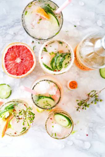 grapefruit drinks  beverage  cold  table  restaurant  coffee  glass