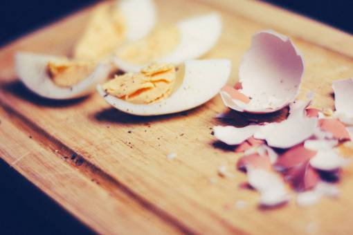 shell eggs  shells  food  kitchen  cutting board
