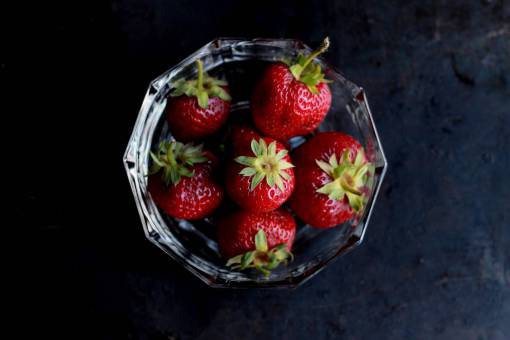 robe food  eat  fruits  strawberries  bowl  pile  stack