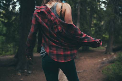 fitness niña mujer plaid shirt moda tank top jeans