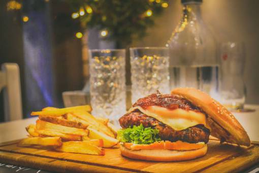 hamburguesa cena comida comida carne de vaca botella pan