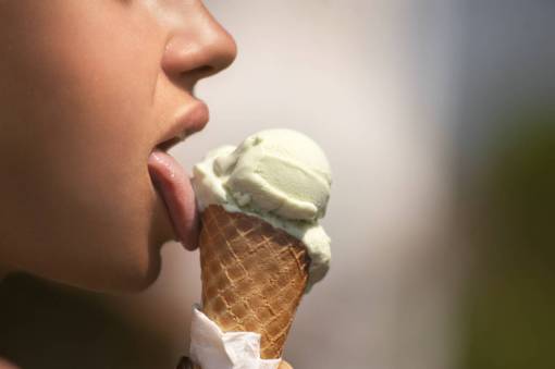 congelado helado postre comida dulce cara de mujer congelada