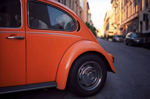 ruedas naranja coche auto vehículo viaje rueda carretera