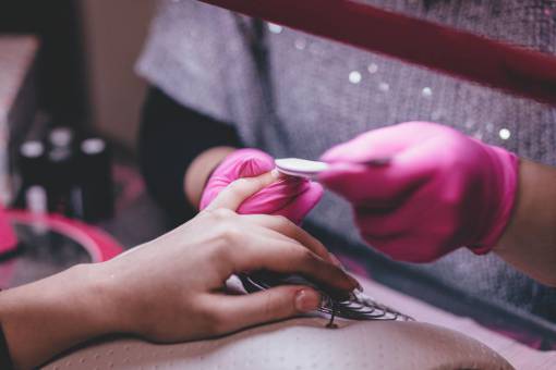 salon gente, manos, manicura, cutícula, limpio, salón, uñas