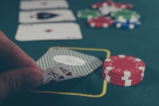 chip cartas de póquer ace rey casino juegos de azar corazones