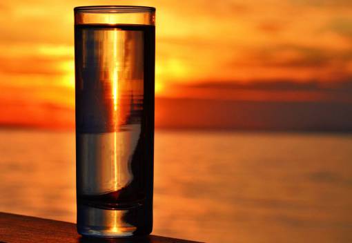el greco paisaje marino puesta de sol vaso por el mar vaso de agua bebida color amanecer