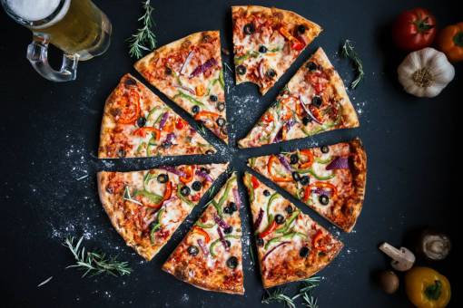 garlic sliced  homemade  pizza  food  garlic  beer  tomatoe