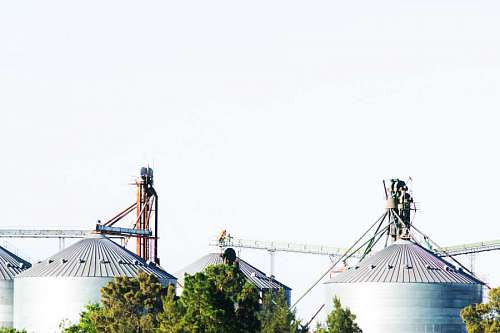 granero Agricultura. silos modernos para almacenar la cosecha de granos