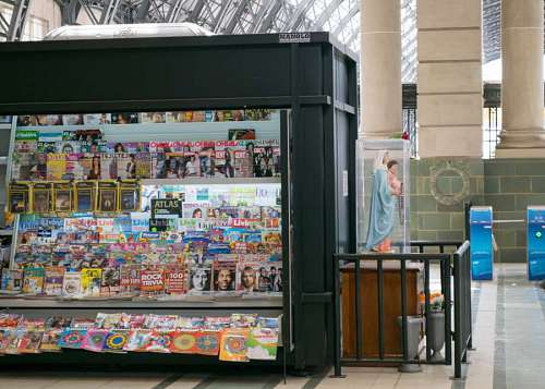 conectividad BUENOS AIRES, ARGENTINA - 29 DE NOVIEMBRE DE 2017: Vista general de la estación de tren de Retiro en Buenos Aires, Ciudad. La estación de Retiro conecta la capital de Buenos Aires con la zona norte de la ciudad.