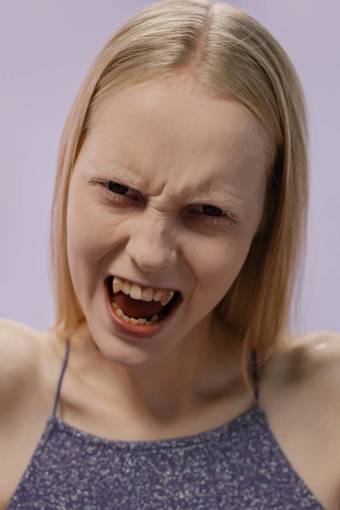 lifestyle caucasian ethnicity portrait vampire;woman blond hair one person screaming women