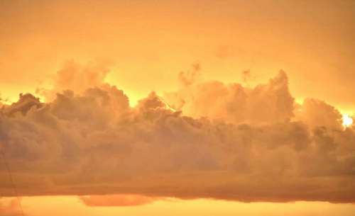 tormenta Puesta de sol con nubes