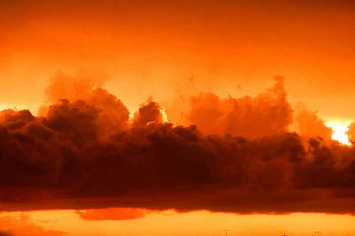 tormenta Puesta de sol con nubes