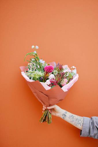 simbolo Ramo de flores sobre fondo naranja