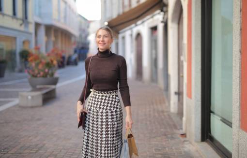 moderno Mujer elegante en la ciudad