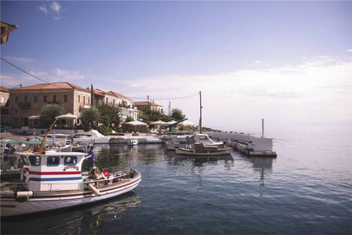 harbor boats  docks  marina  harbor  harbour  water  sunshine