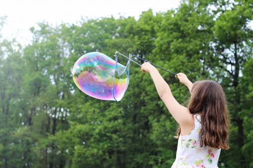 kaleidoscope girl  child  people  back  play  bubble  kaleidoscope