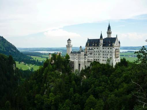 baviera El castillo de Neuschwanstein, Baviera, Alemania arquitectura paisaje árboles verdes