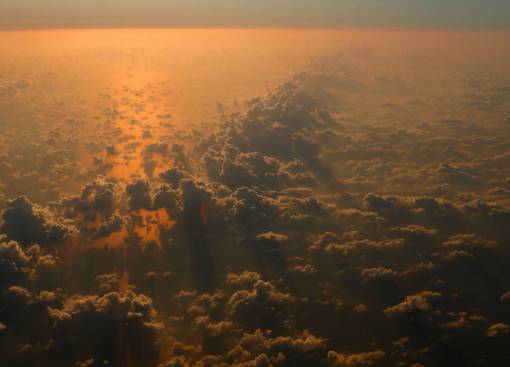 vista aerea puesta de sol sobre las nubes cielo vista aérea