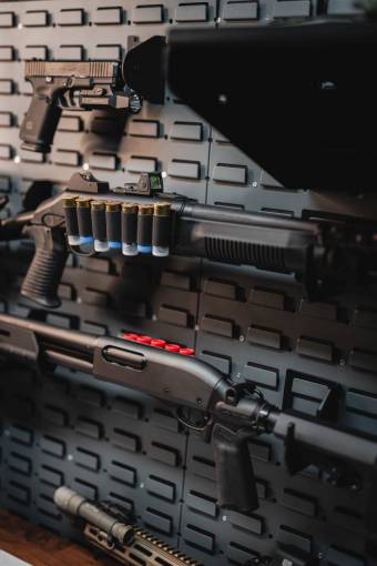 pantalla Ametralladora y armas en exhibición