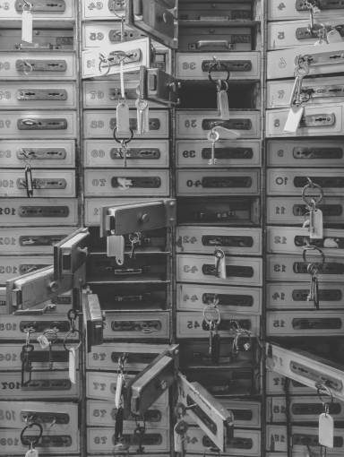 conceptos Concepto de robo, caja de seguridad abierta en el banco