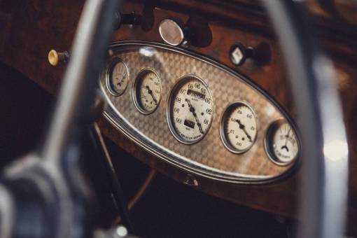 Speedometer and dashboard of an old car