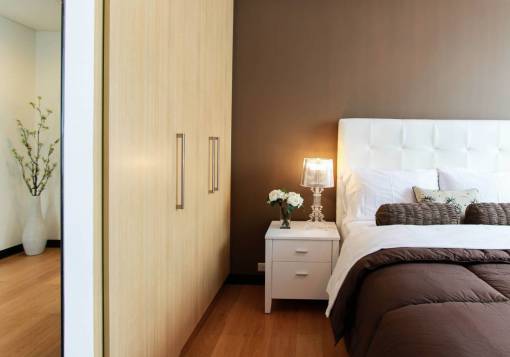 comodo dormitorio cama almohada edredón manta dormir comodidad