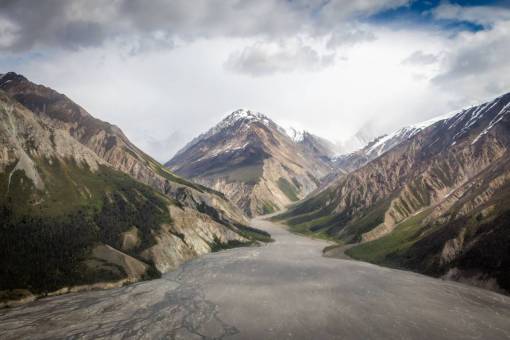 lush nature  landscape  mountains  summit  peaks  sky  horizon