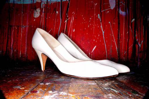alto pintura roja arte blanco tacones altos zapatos mesa