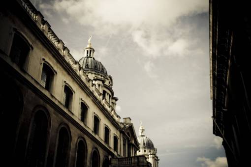 arcos cielo nubes edificios piedras pared arcos ventanas