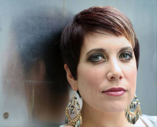 maquillaje mujer modelo moda retrato aretes joya niña