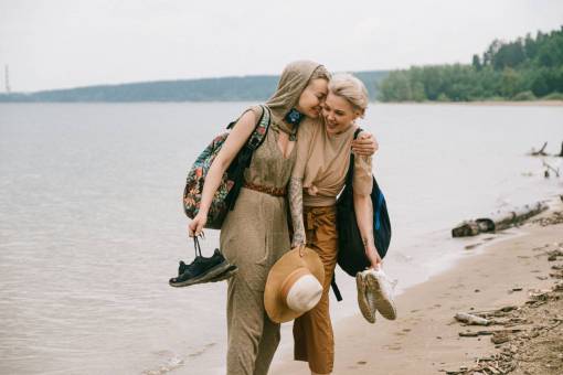 cuidado Una pareja lesbiana enamorada