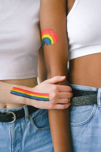 cuidado Una pareja lesbiana enamorada