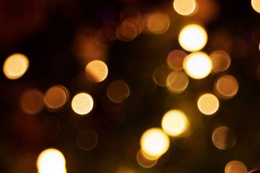 bokeh fondo;luces;bokeh;botellas;árbol de navidad;bebidas;fondos de fin de año brillante desenfocado iluminado abstracto brillante