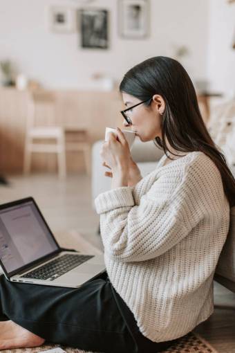 morning caucasian ethnicity adult women one person woman;Morning coffee;laptop indoors lifestyles