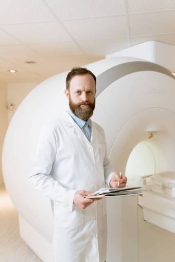 medicine caucasian ethnicity doctor males tomograph;resonance;doctor adult men hospital