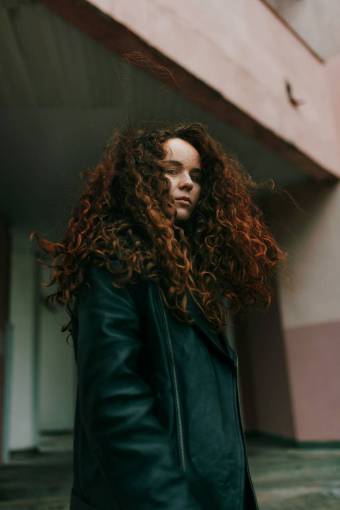 curl caucasian ethnicity lifestyles adult young adult woman;curly;coat one person women