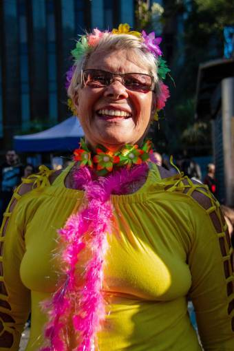 lgbtq Al aire libre multicolor alegre sonriente mujeres hombres lgbtq;orgullo;desfile