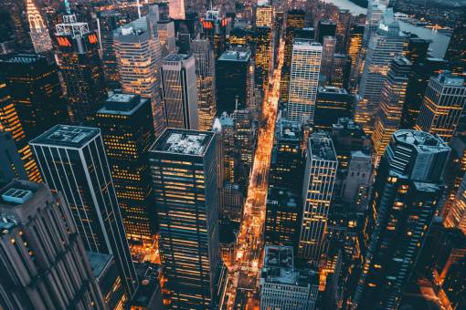 fondos de pantalla hd Impresionante vista aérea de los rascacielos urbanos al atardecer