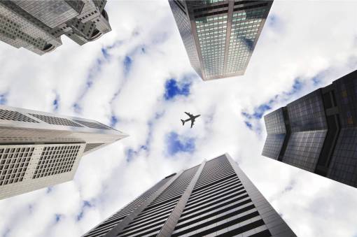 avion avión cielo edificios torres arquitectura ciudad nubes