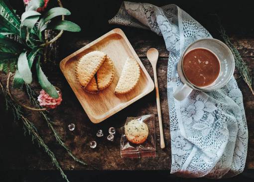 presentation-speech biscuit  cloth  cup  chocolate  drink  food  wooden