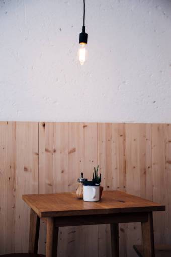 cafeteria iluminación de la mesa de café restaurante minimalista limpio simple