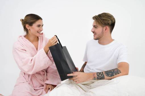 boyfriend gift  present  birthday  couple  boyfriend  girlfriend  morning