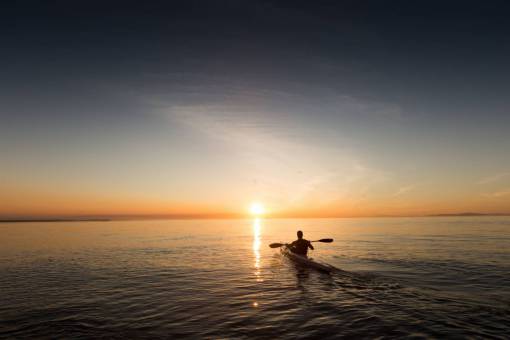 kayak kayak lago agua puesta de sol horizonte anochecer cielo