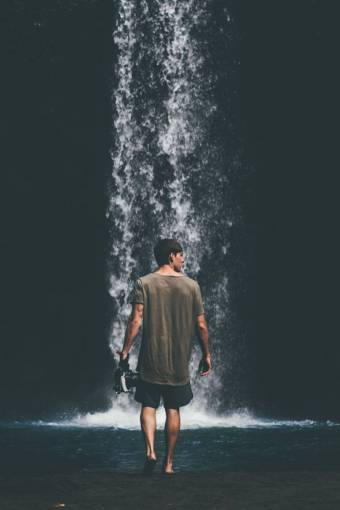 cortar hombre aventura cascada vacaciones vacaciones viajes naturaleza